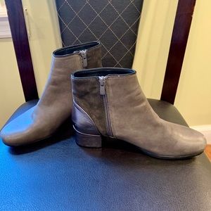 WORN ONCE Eric Michael Women’s Boots Sz 8